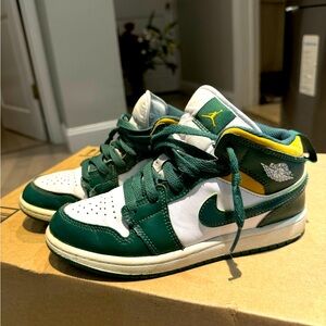 Jordans EUR 33.5
US 2Y